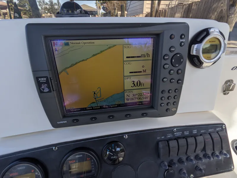Slide: The Image of Boston Whaler 23 Outrage 1998 - 8
