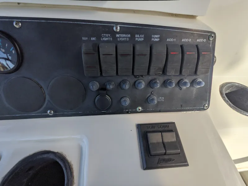 Slide: The Image of Boston Whaler 23 Outrage 1998 - 9