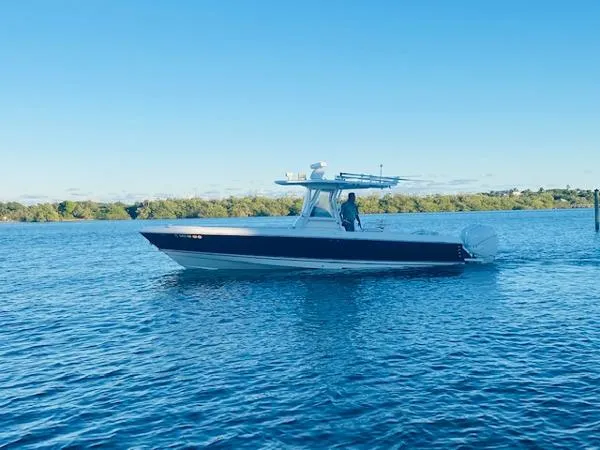 Slide: The Image of Intrepid 300 Center Console 2007 - 1