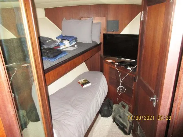 Slide: The Image of Hatteras Motoryacht Tri-Cabin 1970 - 10