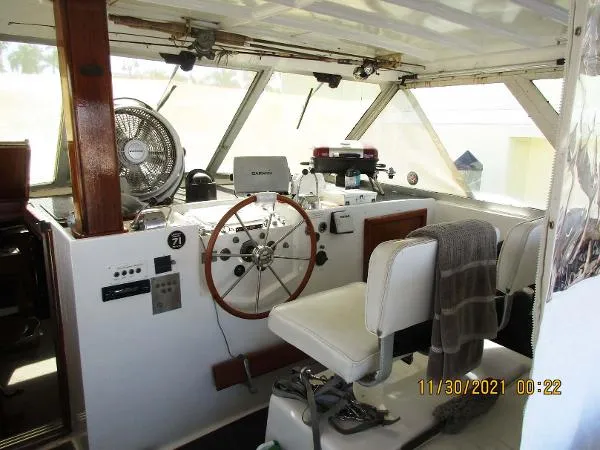 Slide: The Image of Hatteras Motoryacht Tri-Cabin 1970 - 11