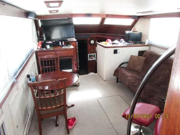 Slide: The Image of Hatteras Motoryacht Tri-Cabin 1970 - 3