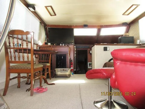 Slide: The Image of Hatteras Motoryacht Tri-Cabin 1970 - 4