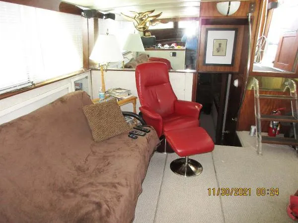Slide: The Image of Hatteras Motoryacht Tri-Cabin 1970 - 6