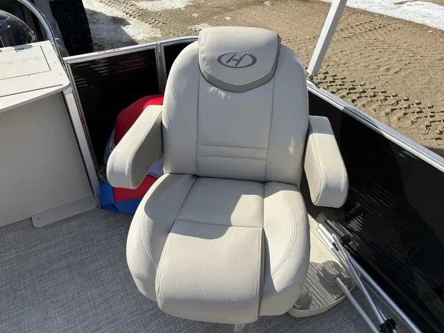 Slide: The Image of Harris Cruiser 210 2020 - 10