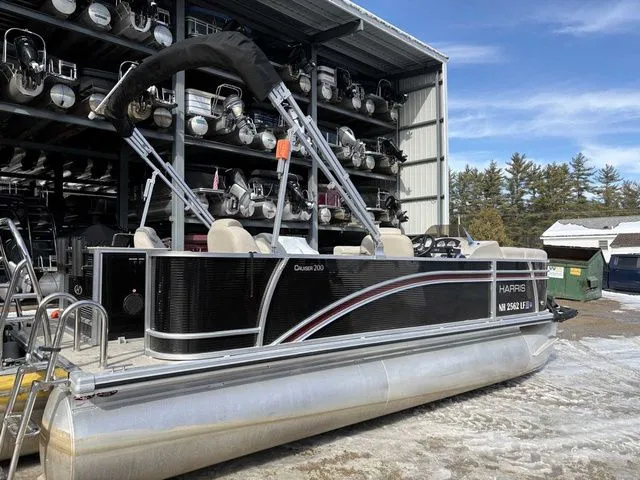 Slide: The Image of Harris Cruiser 210 2020 - 14