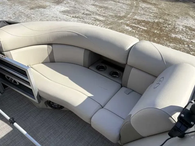 Slide: The Image of Harris Cruiser 210 2020 - 6