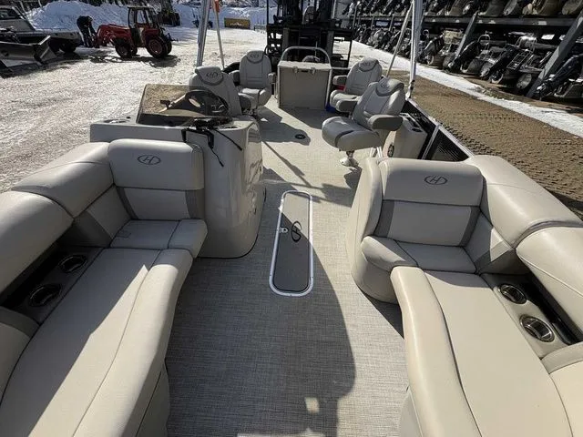 Slide: The Image of Harris Cruiser 210 2020 - 8