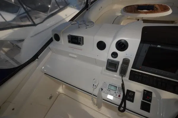 Slide: The Image of Sea Ray 550 Sedan Bridge 2005 - 5