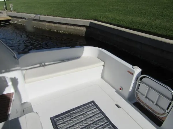 Slide: The Image of Mainship 31 Sedan Bridge 1994 - 6