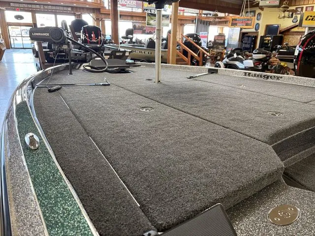 Slide: The Image of 2026 Ranger Z520 boat in showroom with gray carpeted deck. - 31