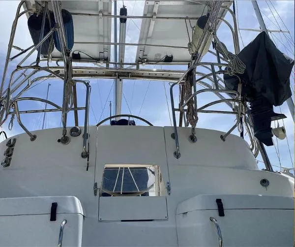 Slide: The Image of Hunter 410 2000 - 10