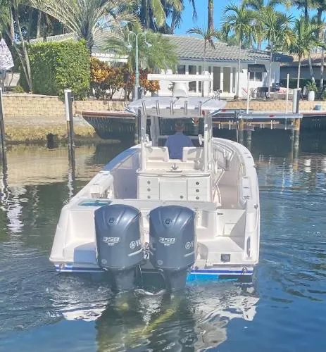 Slide: The Image of Everglades 325 Center Console 2014 - 2