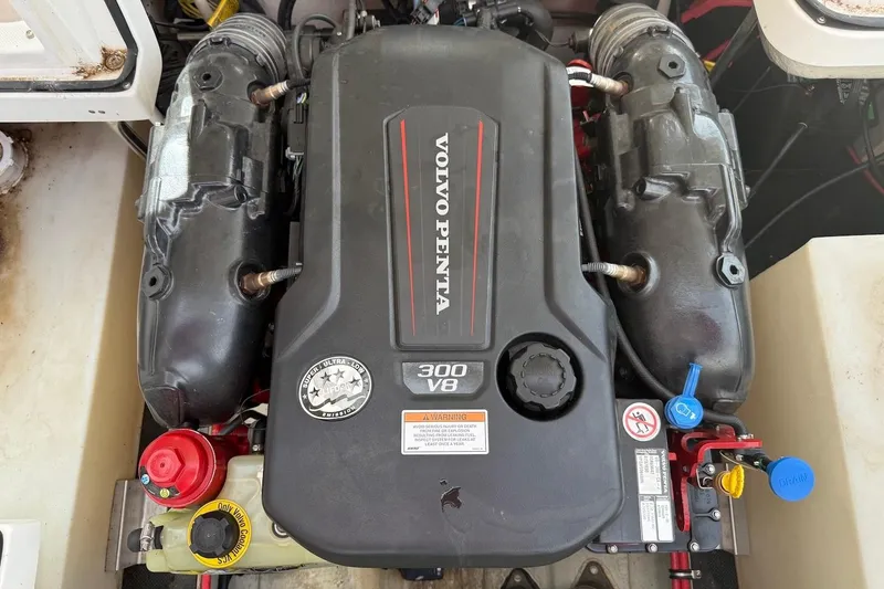 Slide: The Image of Volvo Penta 300 V8 engine in 2017 Cobalt R3 WSS Surf boat. - 19