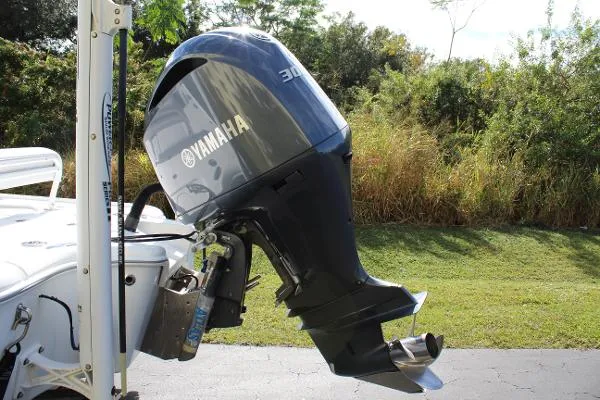 Slide: The Image of Yellowfin 24 Bay 2011 - 6