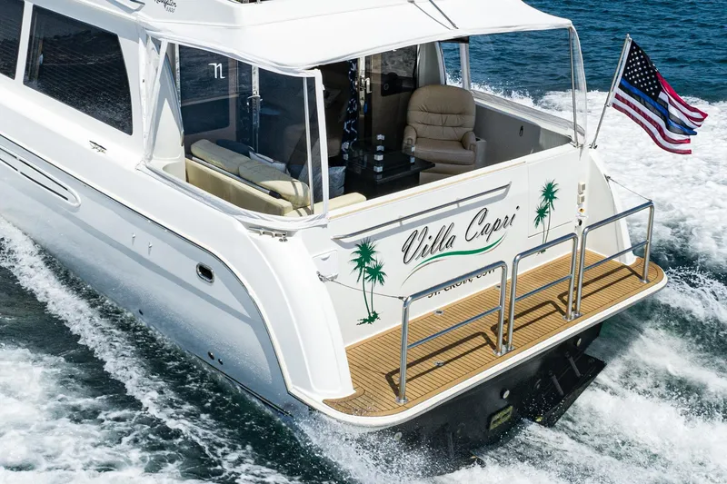 Slide: The Image of Luxury Navigator 5100 yacht "Villa Capri" cruising on open water, 2006 model. - 24