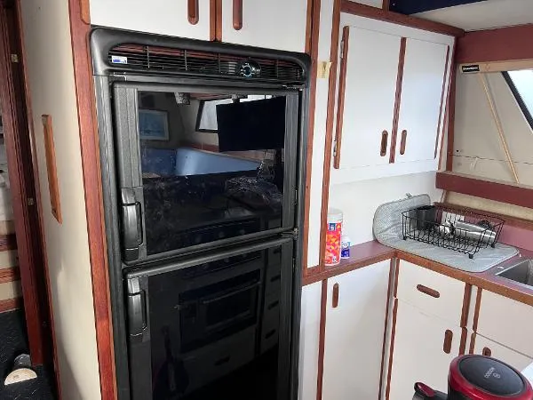 Slide: The Image of Carver Yachts Mariner 1985 - 4