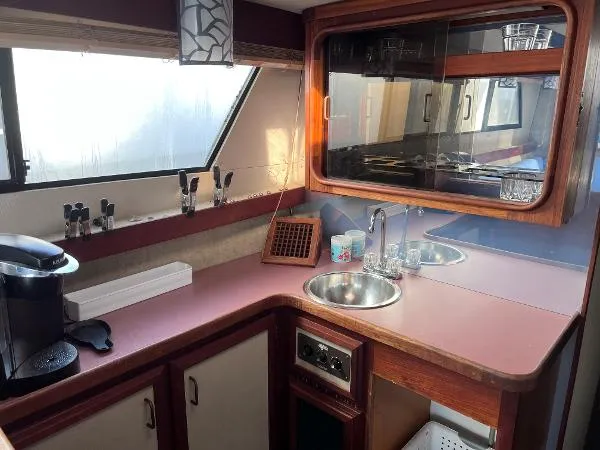 Slide: The Image of Carver Yachts Mariner 1985 - 5