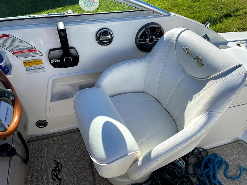 Slide: The Image of Sea Ray 260 Sundancer 2000 - 11