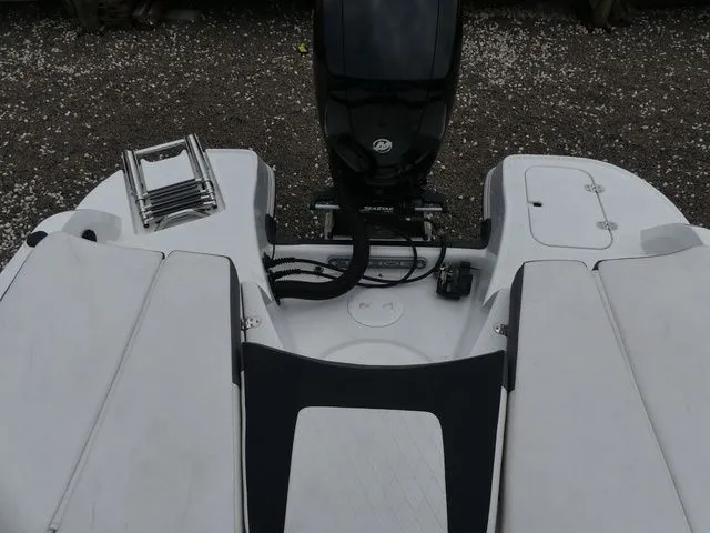 Slide: The Image of Tahoe 200 S 2024 - 17