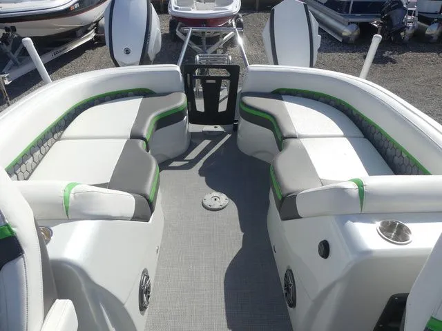 Slide: The Image of Manitou SRW 25 XT SHP Dual Engine 2020 - 13