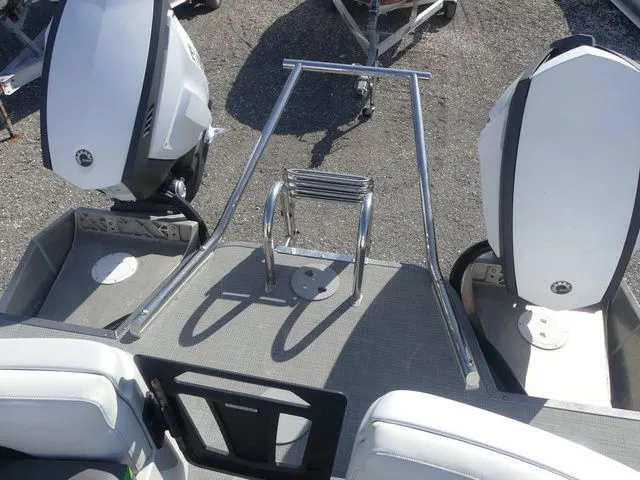 Slide: The Image of Manitou SRW 25 XT SHP Dual Engine 2020 - 14