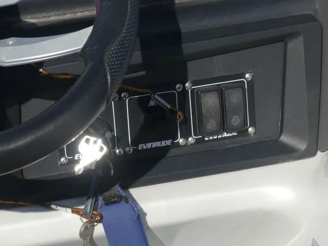 Slide: The Image of Manitou SRW 25 XT SHP Dual Engine 2020 - 21