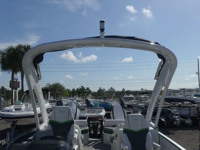 Slide: The Image of Manitou SRW 25 XT SHP Dual Engine 2020 - 25