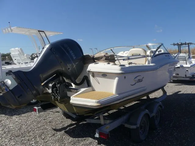 Slide: The Image of Scout 225 Dorado 2017 - 4