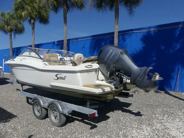 Slide: The Image of Scout 225 Dorado 2017 - 6