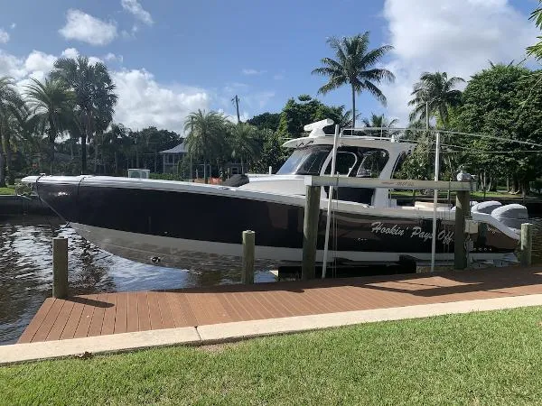 Slide: The Image of Edgewater 370CC 2020 - 0