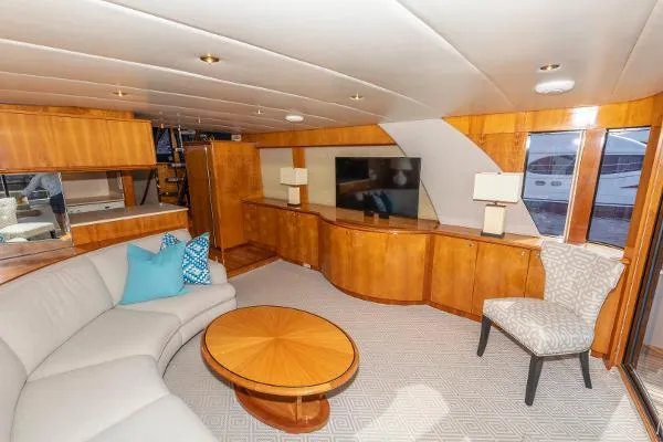 Slide: The Image of Queenship 64 Flybridge Motor Yacht 1998 - 10