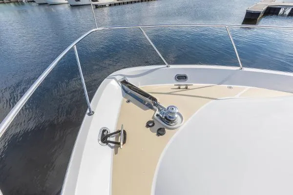 Slide: The Image of Queenship 64 Flybridge Motor Yacht 1998 - 4
