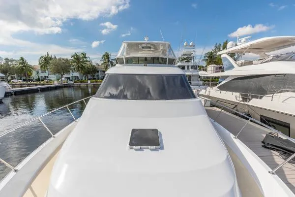 Slide: The Image of Queenship 64 Flybridge Motor Yacht 1998 - 5