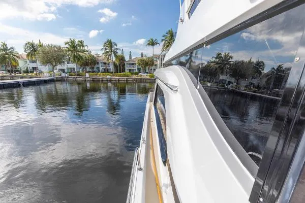 Slide: The Image of Queenship 64 Flybridge Motor Yacht 1998 - 6