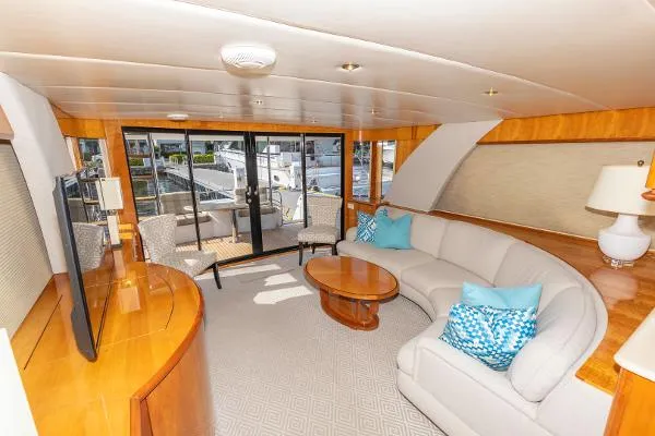 Slide: The Image of Queenship 64 Flybridge Motor Yacht 1998 - 7