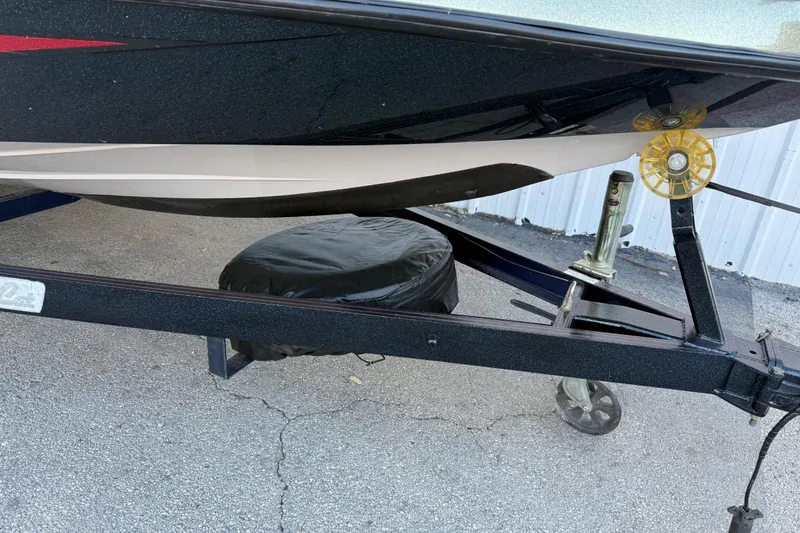 Slide: The Image of 2005 Bass Cat Puma boat on trailer, close-up view of hull and wheel. - 26
