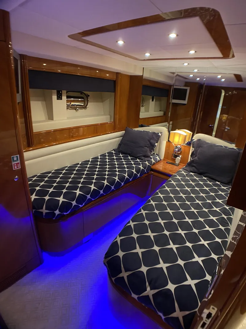 Slide: The Image of Interior of 1999 Azimut 85 Ultimate yacht. - 50