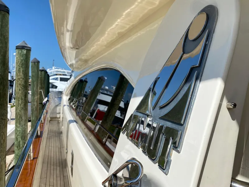 Slide: The Image of Azimut 85 Ultimate 1999 - 98