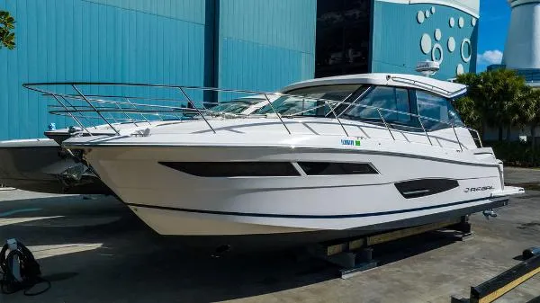 Slide: The Image of Regal 38 XO 2021 - 1