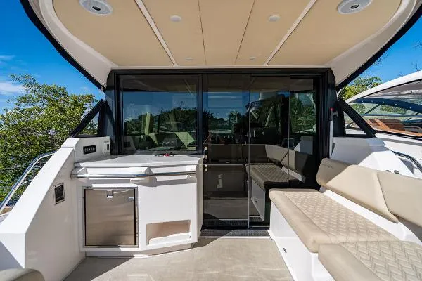 Slide: The Image of Regal 38 XO 2021 - 3