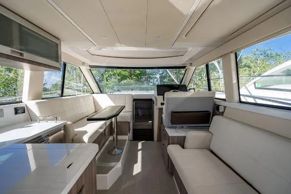 Slide: The Image of Regal 38 XO 2021 - 7