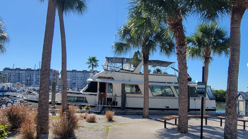 Slide: The Image of Hatteras 61 Motor Yacht 1980 - 1