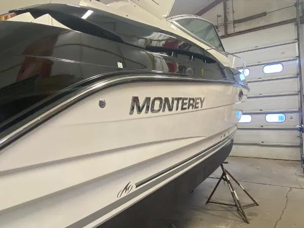 Slide: The Image of Monterey 280 Sport Yacht 2014 - 11