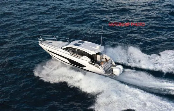Slide: The Image of Four Winns 355 Vista with Twin Yamaha 300 2020 - 3