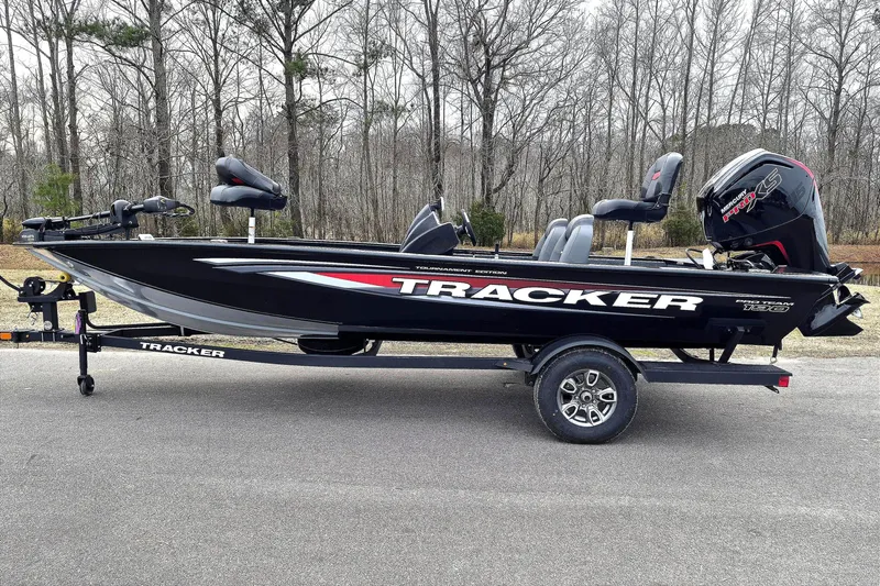 The Image of Tracker Pro Team 190 2026 - 0