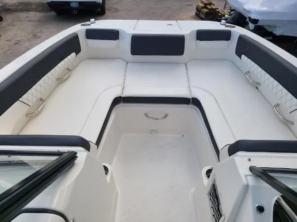 Slide: The Image of Bayliner DX2200 2021 - 3