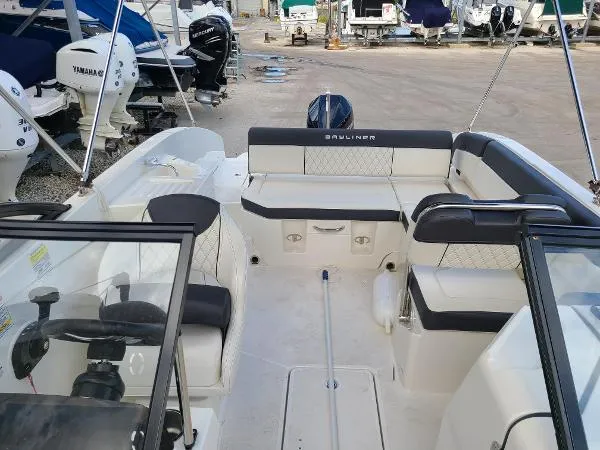 Slide: The Image of Bayliner DX2200 2021 - 4