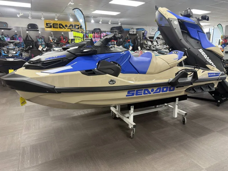 Slide: The Image of Sea-Doo 13ta - Wake Pro 230 W/snd 2026 - 17