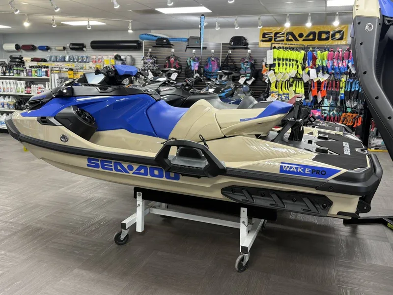 Slide: The Image of Sea-Doo 13ta - Wake Pro 230 W/snd 2026 - 4